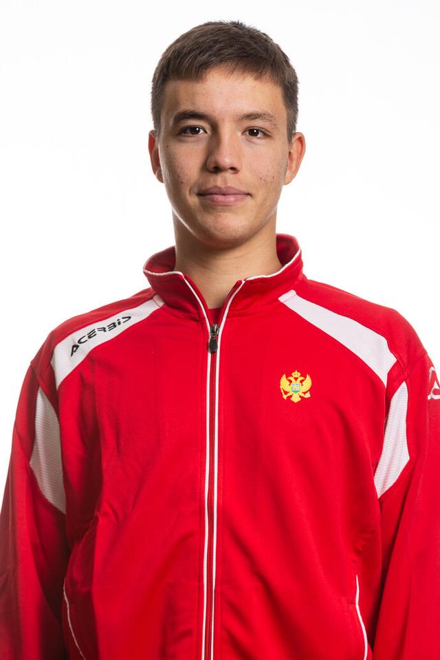 Headshot of Simon Knezevic